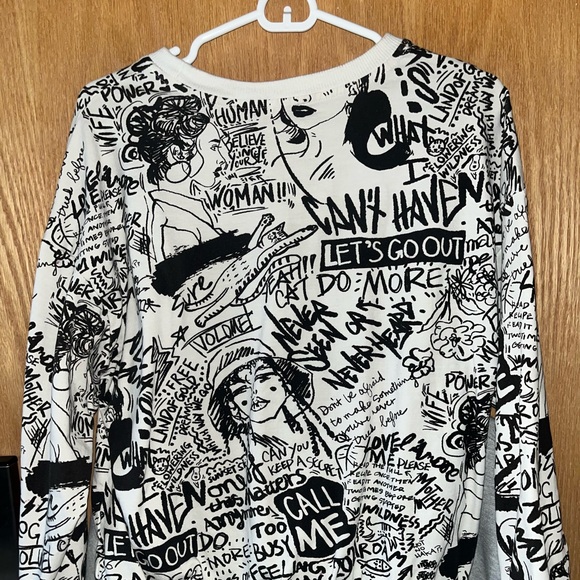 Graffic Crewneck - Picture 3 of 3